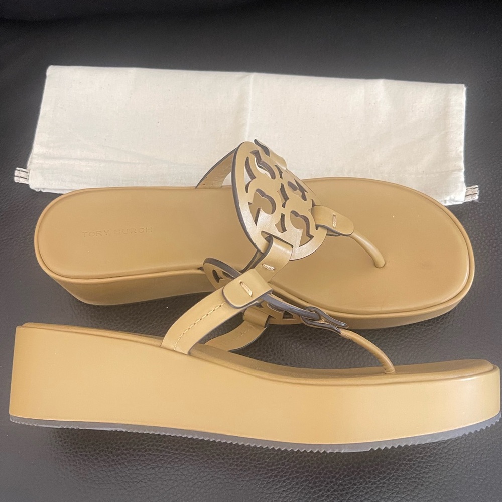 NEW Tory Burch Miller Leather Logo Wedge Thong Sandals $250 - Picture 4 of 11